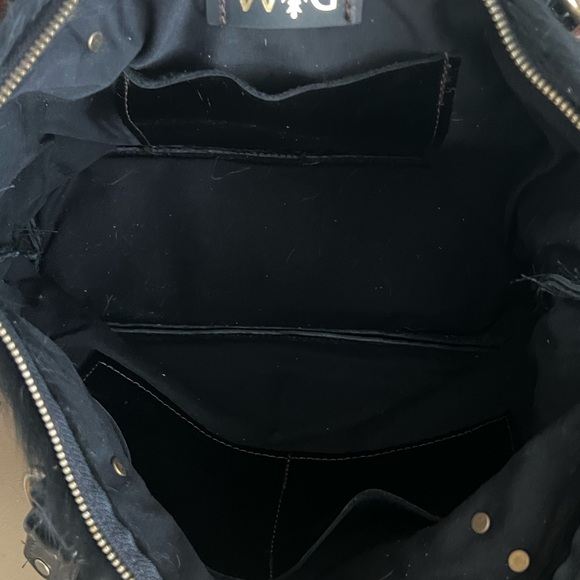 Sophisticated Black Cow Hide Shoulder Bag with Leather crossbody strap - Picture 4 of 4